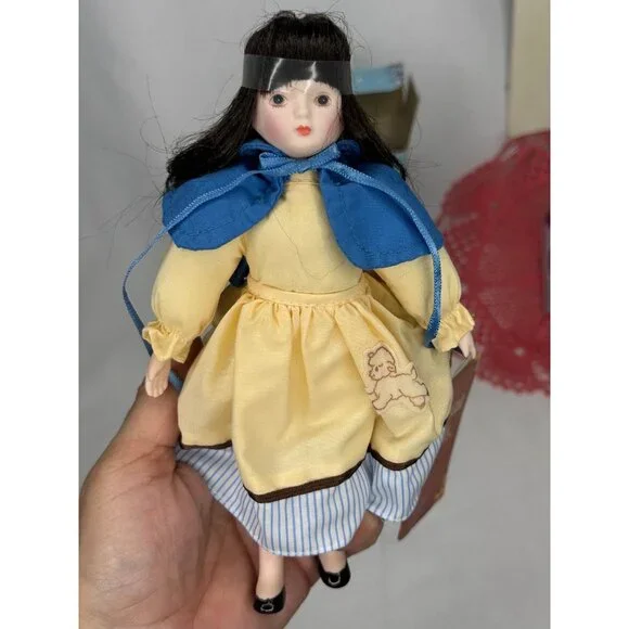 Vintage Russ Berrie Fairytales Mary Had A Little Lamb Porcelain Doll #1705 - Picture 7 of 11